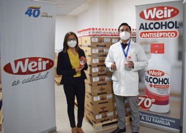 Laboratorio Weir realizó donación de alcohol antiséptico 70 grados al Hospital IESS Quito Sur